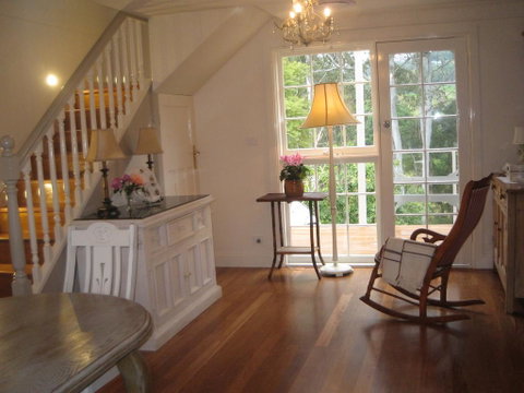 Trafalgar B&B - Accommodation Main Beach 3