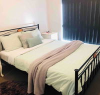 TranquilFamilyPet FriendlyFree WiFiBreakfast - Accommodation Main Beach