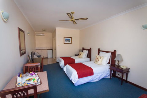 Tree Top Walk Motel - Accommodation Main Beach 2
