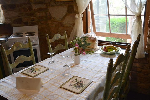 Trestrail Cottage B & B - Accommodation Main Beach 2