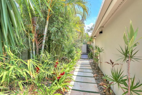 Tropical Oasis - Accommodation Main Beach 2