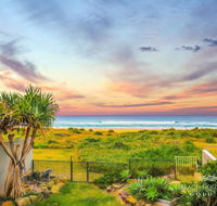 True Beachfront Beach House - Accommodation Main Beach