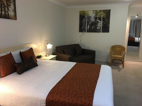 Tuckerbox Motor Inn - Accommodation Main Beach 0