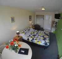 Turn-in Motel - Accommodation Main Beach