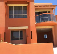 Tuscany Townhouse 3-4 - Accommodation Main Beach