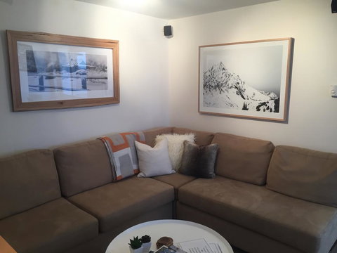 Twin Towers 504 B - Accommodation Main Beach 3