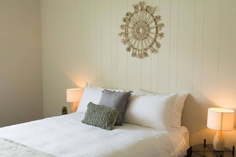 Two Bedroom Gem, Short Drive To MONA - Accommodation Main Beach 1