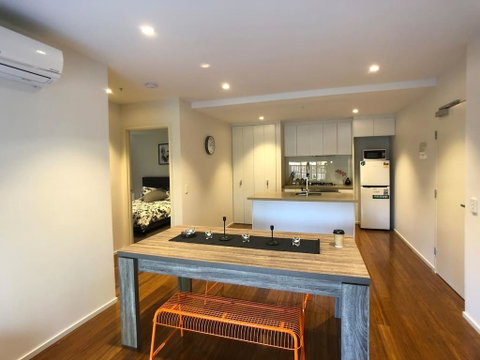 Two Brand New Bedrooms In The Sunlight Area - Accommodation Main Beach 0