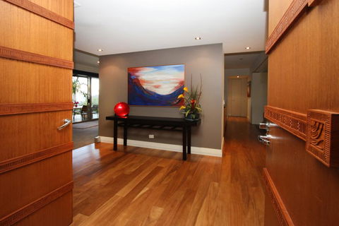 U 12 Santai - Accommodation Main Beach 3