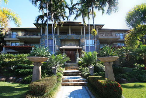 U 12 Santai - Accommodation Main Beach 1