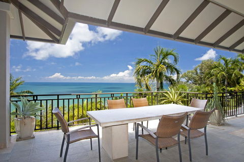 U 12 Santai - Accommodation Main Beach 0