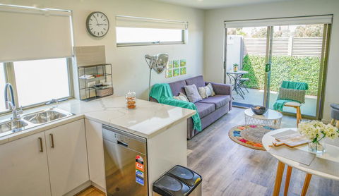 U201 Brunswick Living Brand New Deluxe Balcony Upper Floor Apartment Close To Airport And CBD - Accommodation Main Beach 0