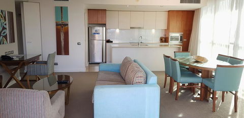 U212 Elston Grandsurf Resort - Accommodation Main Beach 2