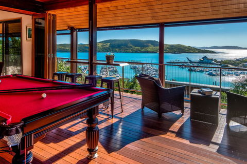 Uisce Luxury Holiday House With Jacuzzi Pool Table Cinema Premium Foxtel And Two Buggies - Accommodation Main Beach 0