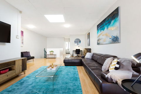 Ultimo Self-Contained Modern Apartments (623H) - Accommodation Main Beach 3
