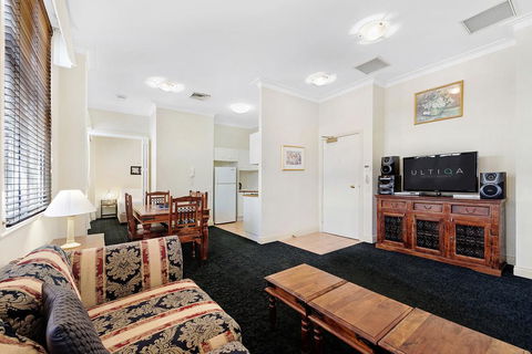 ULTIQA Rothbury Hotel - Accommodation Main Beach 3