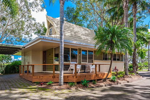 Ultiqa Village Resort - Accommodation Main Beach 0