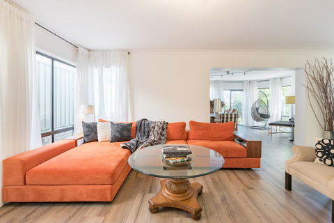 ULTRA SPACIOUS STYLISH HOME IN PRESTONS - SYDNEY - Accommodation Main Beach 0