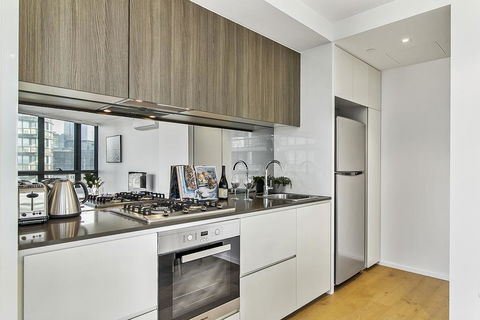 Ultra-Modern Luxury With Views At Kai Waterfront - Accommodation Main Beach 3