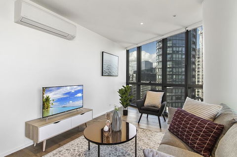 Ultra-Modern Luxury With Views At Kai Waterfront - Accommodation Main Beach 2