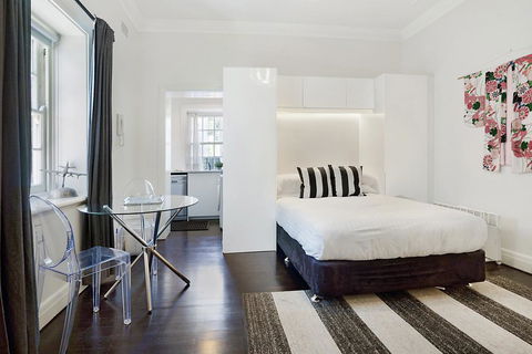 Unbeatably Located Art Deco Surry Hills Studio - Accommodation Main Beach 1