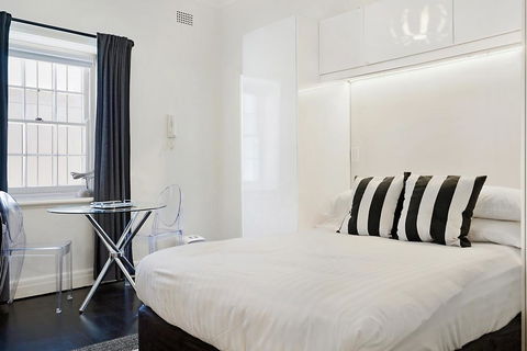 Unbeatably Located Art Deco Surry Hills Studio - Accommodation Main Beach 2