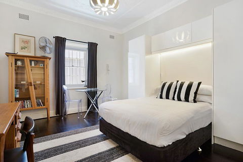 Unbeatably Located Art Deco Surry Hills Studio - Accommodation Main Beach 0