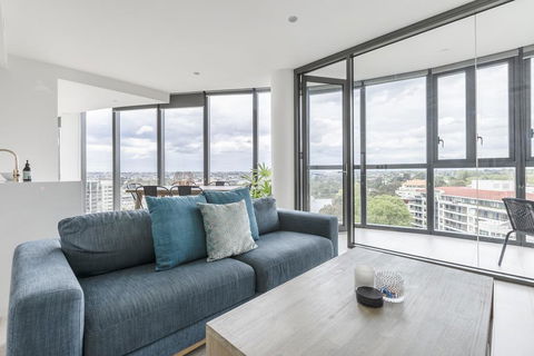 Unbridled City & River Views - Accommodation Main Beach 1