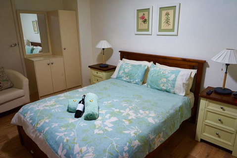 Underground Bed & Breakfast - Accommodation Main Beach 1