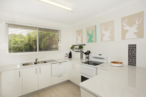 Unit 1/14 Tamarindus Street Marcoola Beach, Pet Friendly, 300 BOND, Linen Supplied - Accommodation Main Beach 3