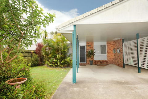 Unit 1/14 Tamarindus Street Marcoola Beach, Pet Friendly, 300 BOND, Linen Supplied - Accommodation Main Beach 2