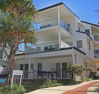 Unit 2 Beach Gallery 9 Andrew Street Point Arkwright 500 BOND LINEN SUPPLIED - Accommodation Main Beach