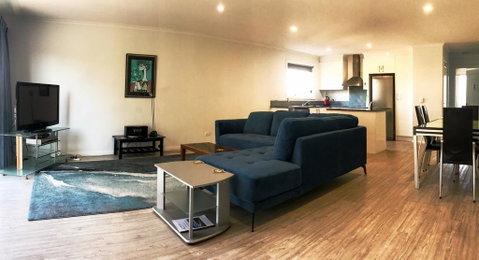 Unit 8 - Boardwalk - Accommodation Main Beach 3