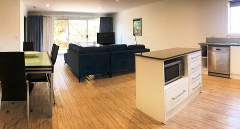 Unit 8 - Boardwalk - Accommodation Main Beach 2