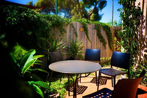 UrbanStyle Claremont Apartment - Accommodation Main Beach 1