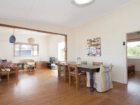 Urchins - Funky Comfort And Style - Accommodation Main Beach 3