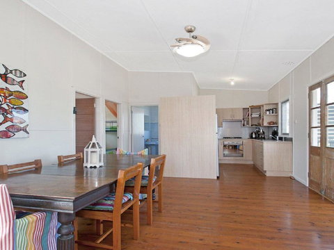 Urchins - Funky Comfort And Style - Accommodation Main Beach 1