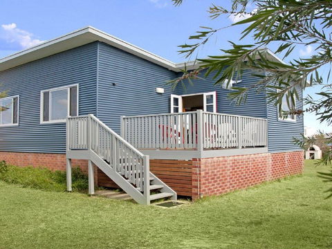Urchins - Funky Comfort And Style - Accommodation Main Beach 0