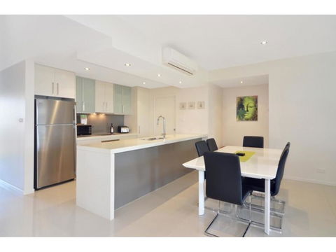 Utopia Apartment - Accommodation Main Beach 0