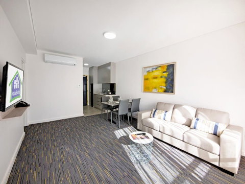 Value Suites Penrith - Accommodation Main Beach 1