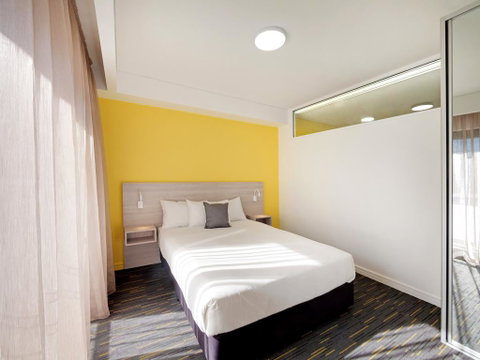 Value Suites Penrith - Accommodation Main Beach 2