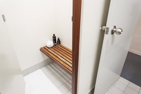 Vickery House 8 Bedroom Flat - Accommodation Main Beach 3