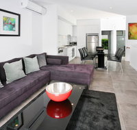 Views from Red Hill - Modern and Spacious Split-Level Executive 3BR Red Hill Apartment Close to CBD - Accommodation Main Beach