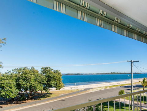 VIEWS VIEWS VIEWS! Front Top Floor Waterfront Unit - Chnook Apartments South Esp, Bongaree - Accommodation Main Beach 0