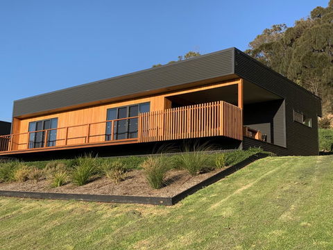 Villa 1 - Accommodation Main Beach 3