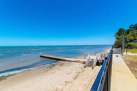 Views, Pool, Air Conditioning - Karoonda Sands Welsby Pde, Bongaree - Accommodation Main Beach 3