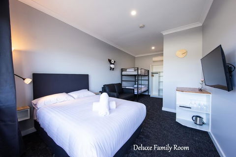 Vikas - Accommodation Main Beach 1