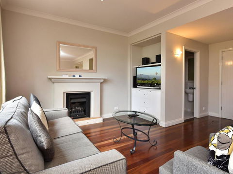 Villa 2br Nebbiolo Resort Condo Located Within Cypress Lakes Resort (nothing Is More Central) - Accommodation Main Beach 2