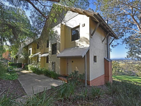 Villa 2br 540 Greenview Resort Condo Located Within Cypress Lakes Resort Nothing Is More Central - Accommodation Main Beach 3