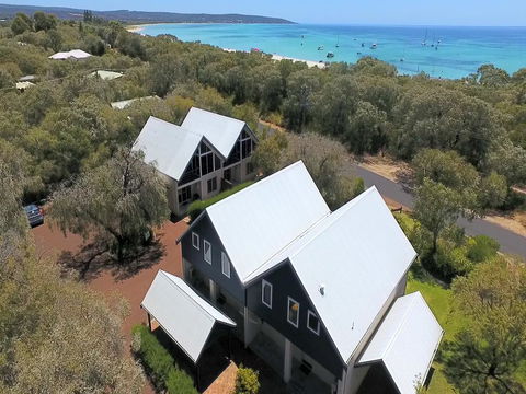Villa 5 Whitesands - Accommodation Main Beach 0